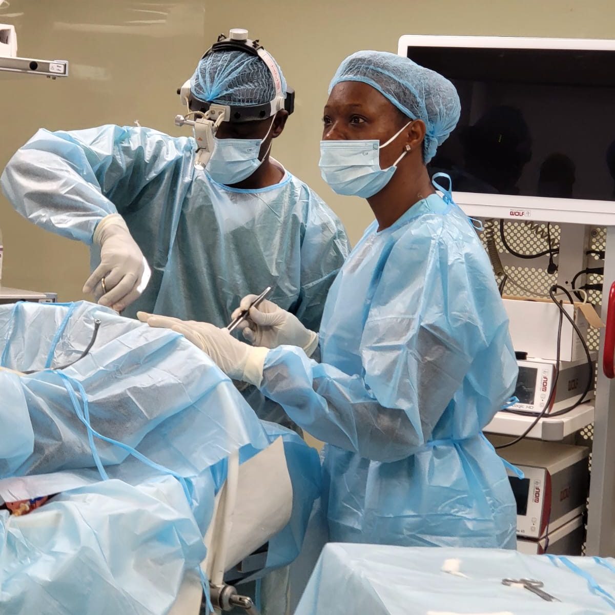 Stéphanie et Luc, médecins ORL membres de Abongo