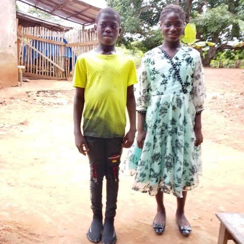 Deux jeunes en formation professionnelle