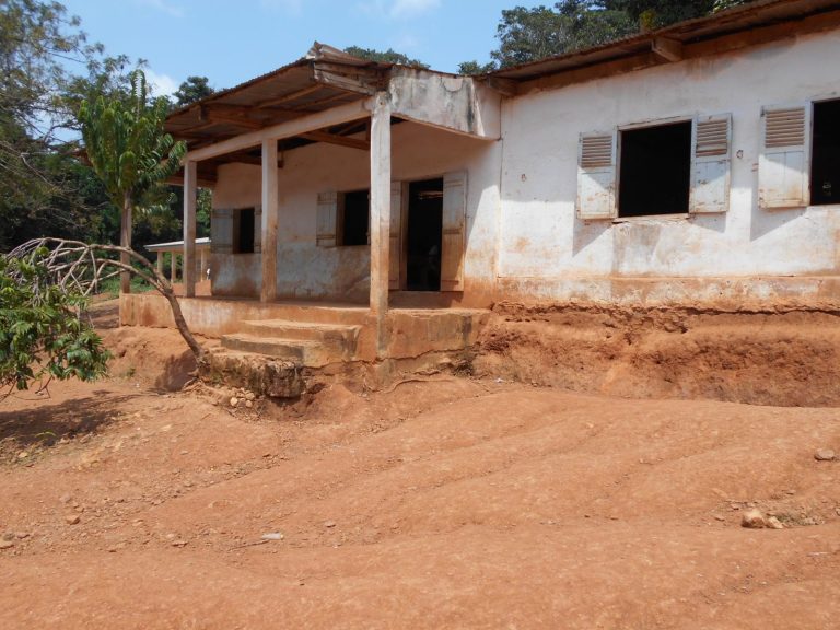 Une salle de classe de l'école Elig-Zogo