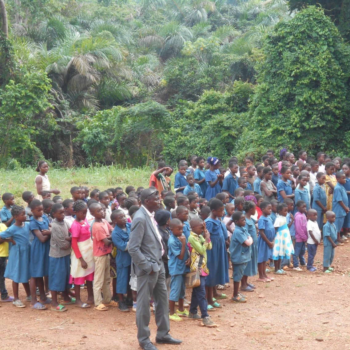 Juin 2018, entretien et cadeaux scolaires écoliers de Elig-Zogo